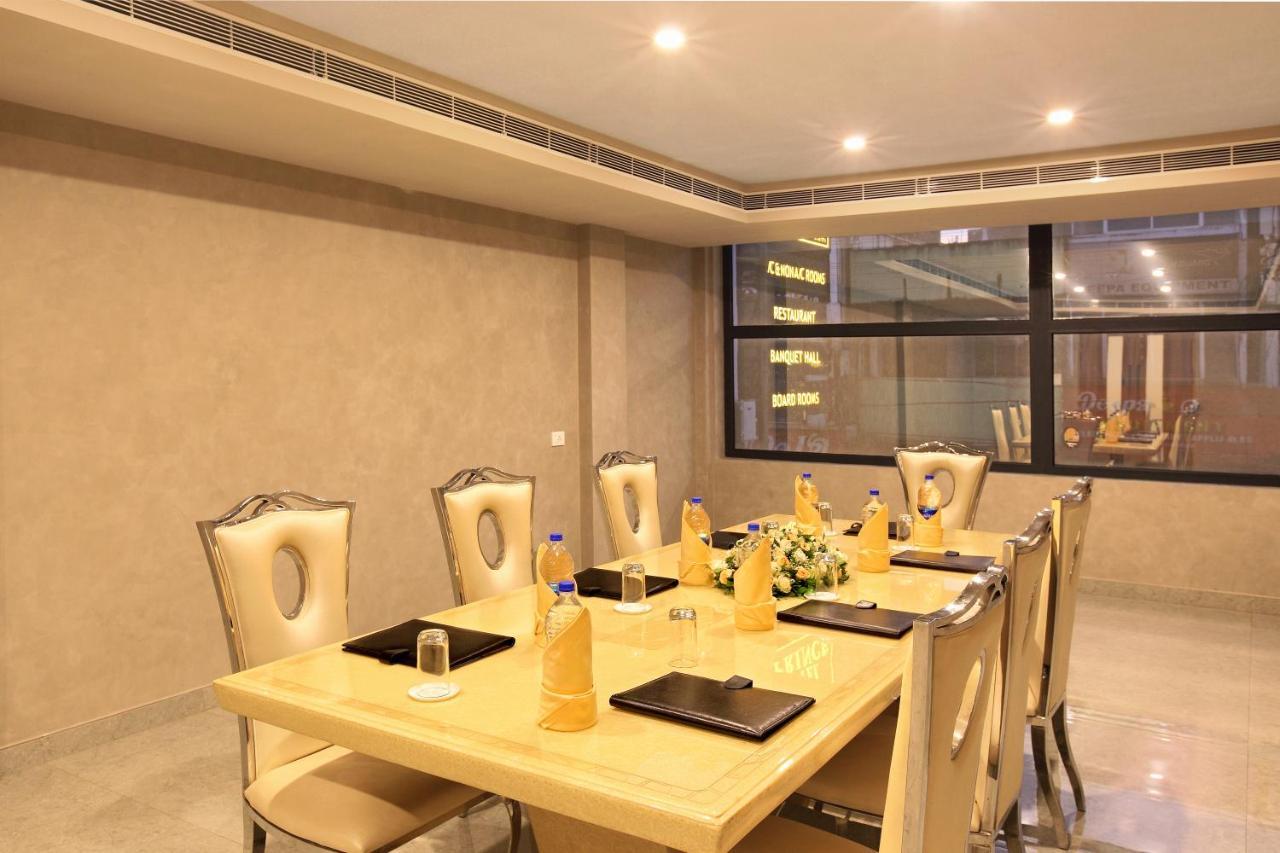 Hotel Prince Kāladi Dış mekan fotoğraf