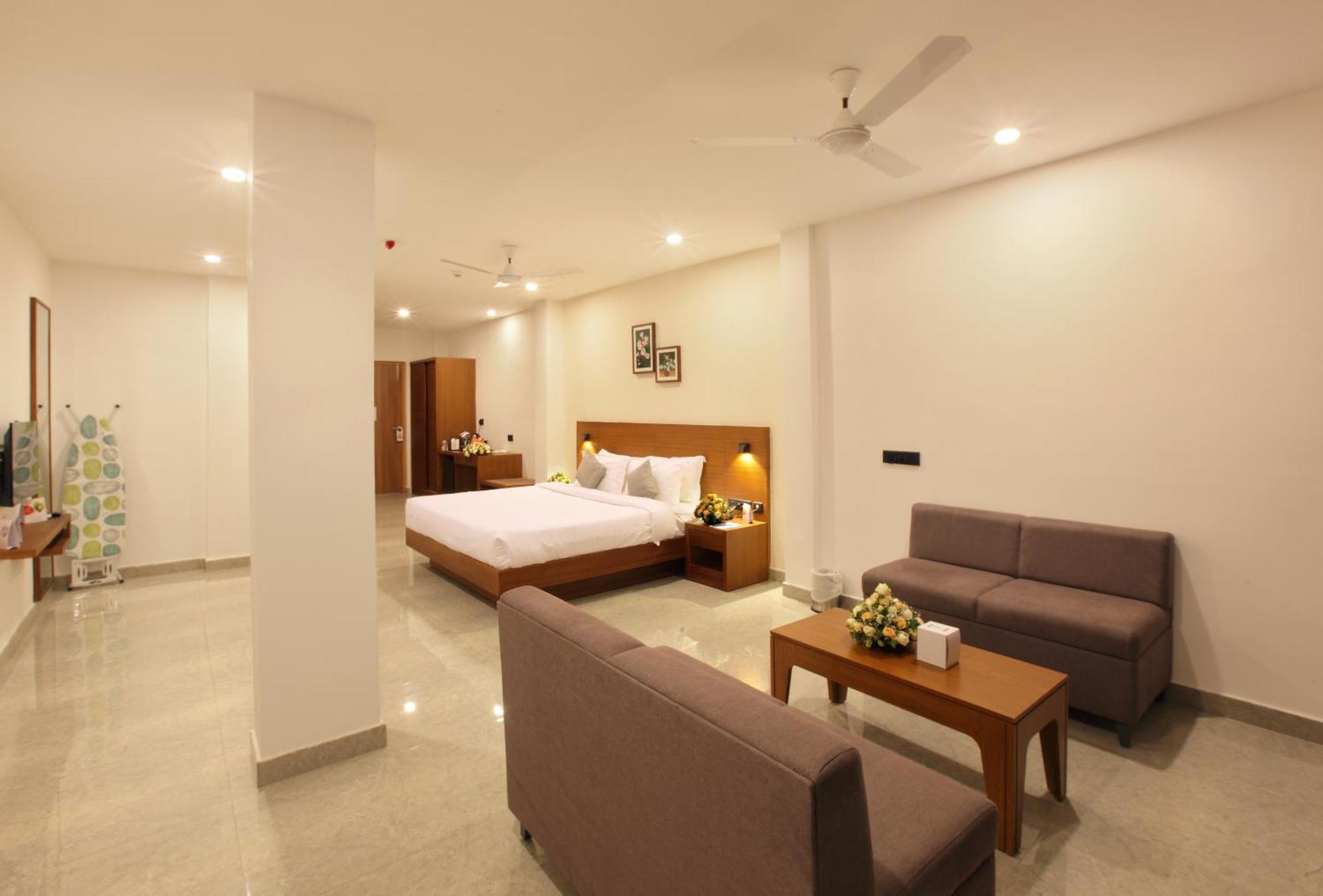 Hotel Prince Kāladi Dış mekan fotoğraf